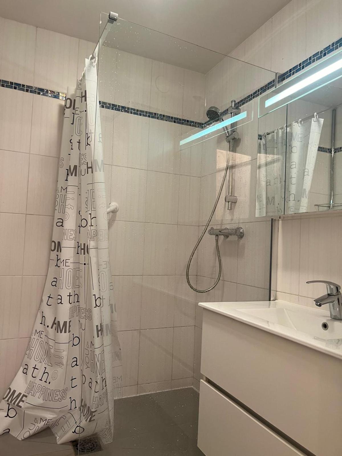 Champion Suites Sarcelles Exteriör bild