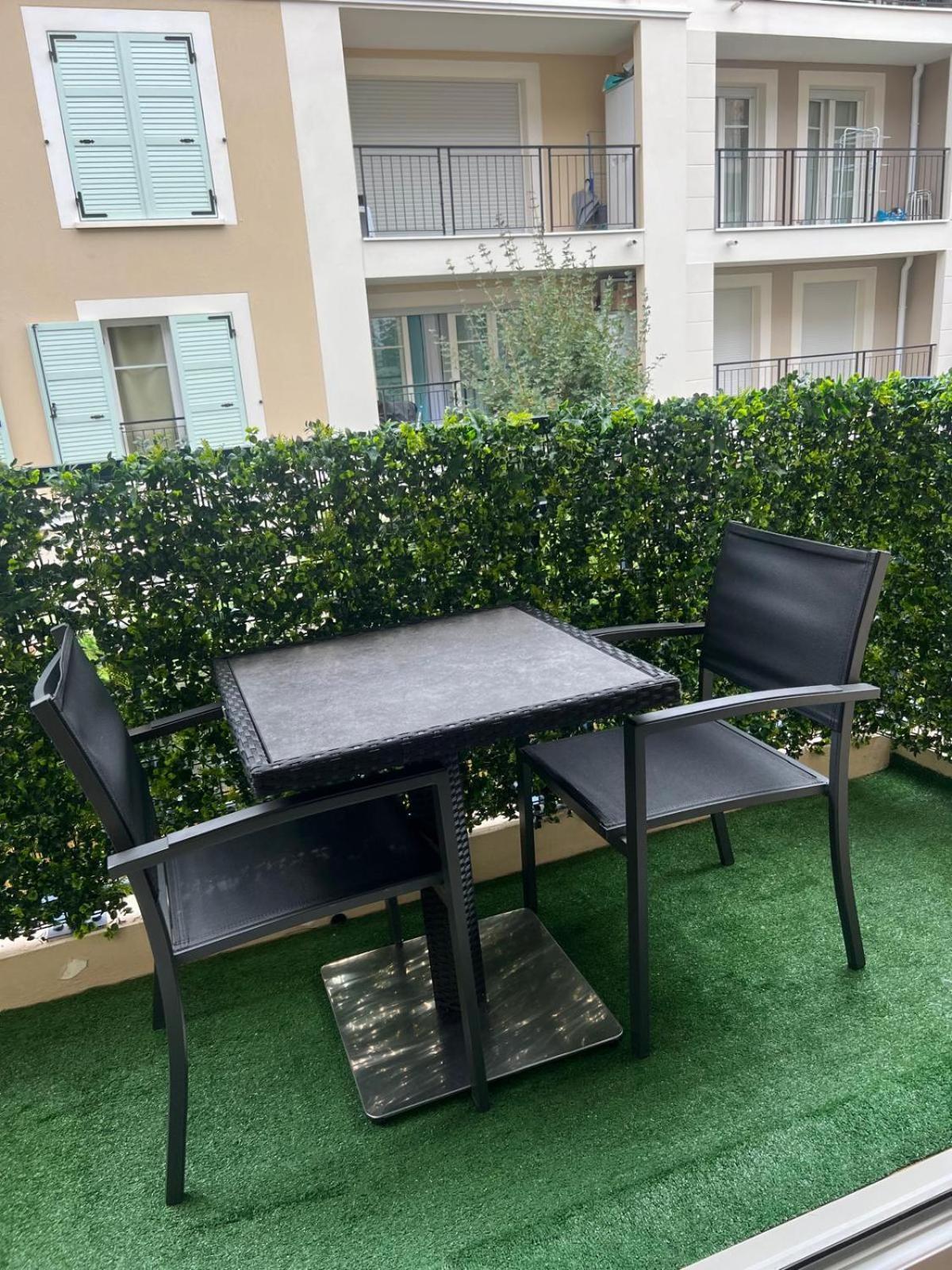 Champion Suites Sarcelles Exteriör bild