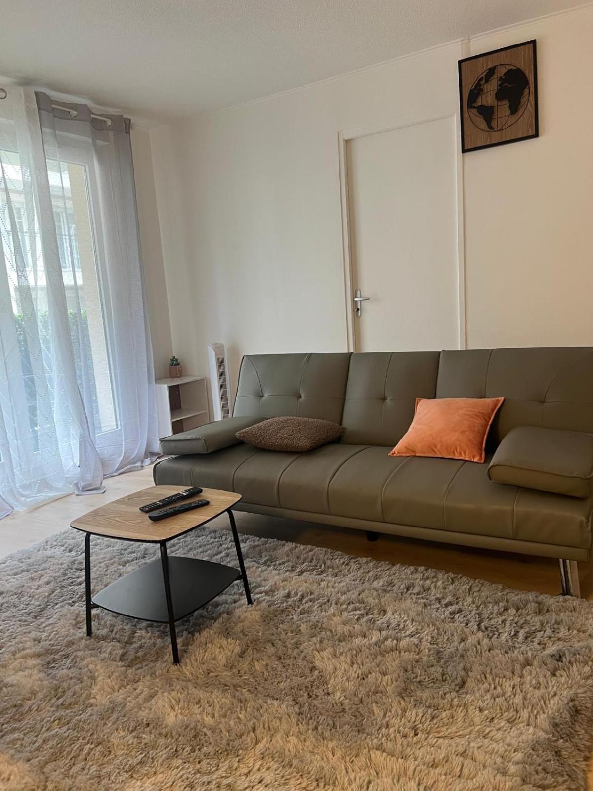 Champion Suites Sarcelles Exteriör bild