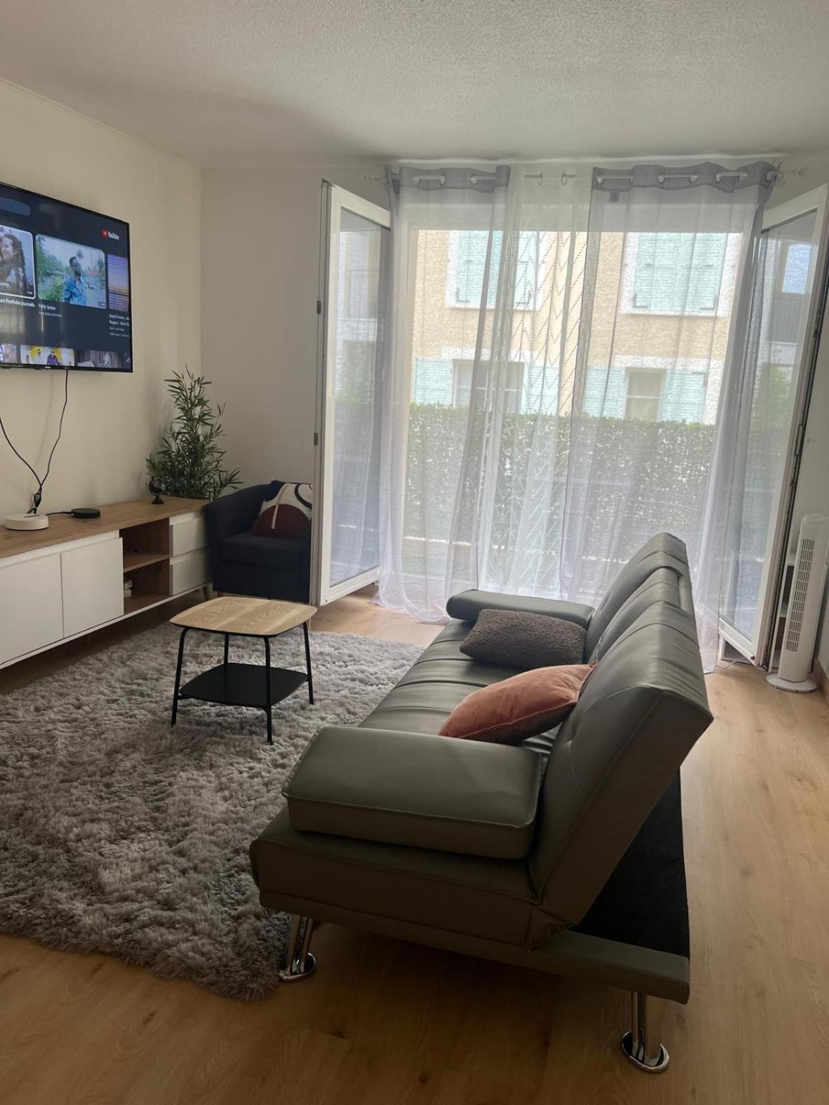 Champion Suites Sarcelles Exteriör bild