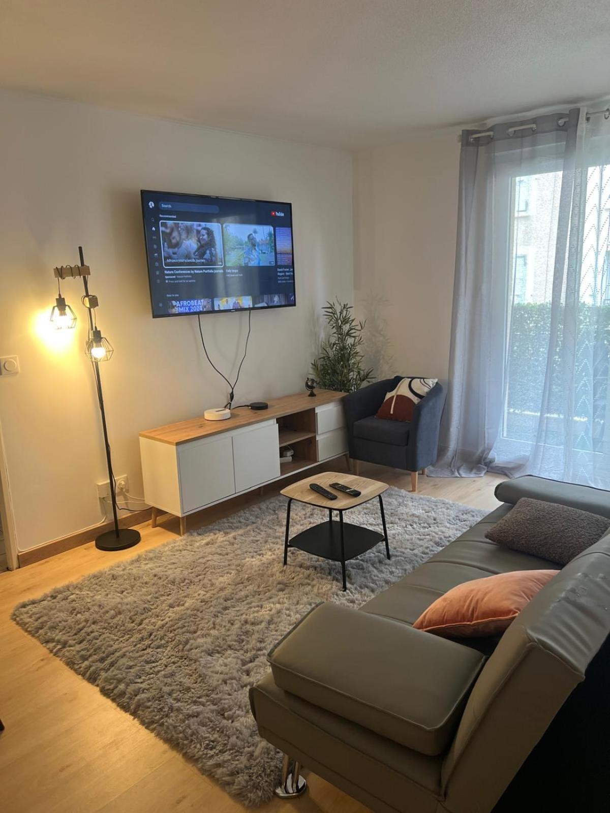 Champion Suites Sarcelles Exteriör bild